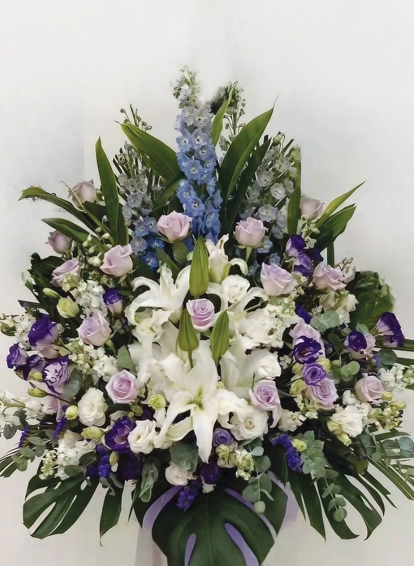 紫玫瑰百合悼念帛事花籃